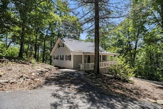 147 Hester Gap Rd, Cleveland, GA 30528