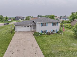 701 W Queen St, Osakis, MN 56360