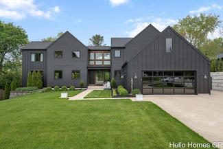 421 Manhattan Rd SE, East Grand Rapids, MI 49506