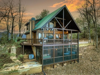 755 Brittney Dr, Blue Ridge, GA 30513