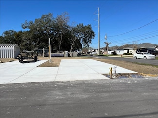 714 E 1st St, Belle Chasse, LA 70037