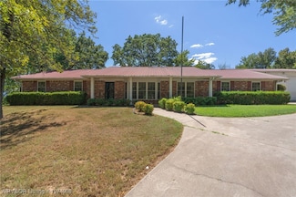 110 Hillcrest Dr, Heavener, OK 74937