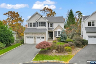 3 Brook Ridge Ct, Cedar Grove, NJ 07009