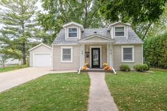 161 Ormsby St, Pewaukee, WI 53072