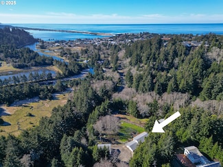 737 S Schooner Creek Rd, Lincoln City, OR 97367