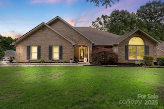800 Isle of Palms Ct, Fort Mill, SC 29708