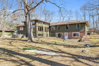 1001 Oak Creek Cir, Mahomet, IL 61853