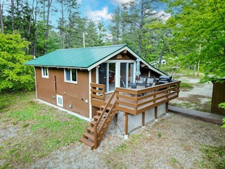 16 Merrimeeting Rd, Conway, NH 03818