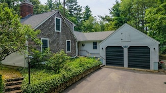86 Plymouth St, Carver, MA 02330