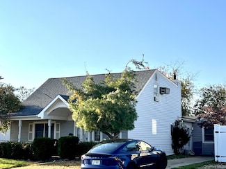 2341 Westley Rd, Westbury, NY 11590