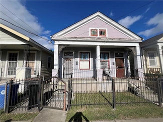 7467 Garfield St, New Orleans, LA 70118