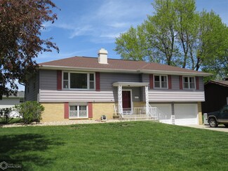 231 Perch St, Carroll, IA 51401