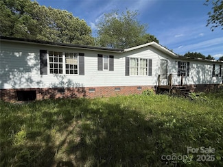 33 Honeysuckle Ln, Taylorsville, NC 28681