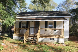 402 S Smith St, Burgaw, NC 28425