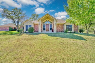 1906 Cannon Ln, Madisonville, TX 77864