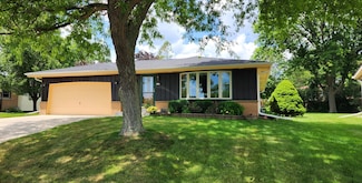 7607 S Clement Ave, Oak Creek, WI 53154