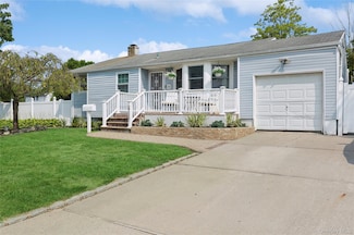 1301 Race Ave, Medford, NY 11763