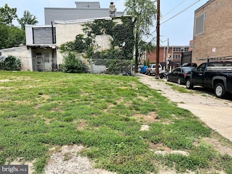 2512 Emerald St, Philadelphia, PA 19125