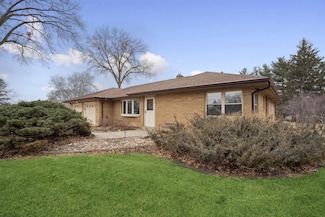 1822 Orchard Dr, Cedar Falls, IA 50613