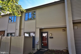 51 Twin Brooks Dr, Willow Grove, PA 19090