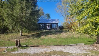 7820 W Park St, West Hamlin, WV 25571