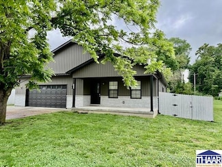 1119 Sycamore St, Clinton, IN 47842