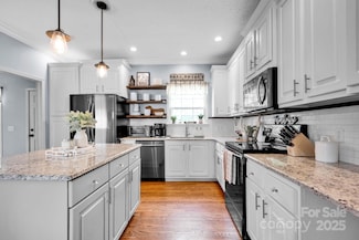 2895 Sweeping Pine Ln, Denver, NC 28037