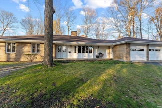 901 Northwood Dr, Nappanee, IN 46550