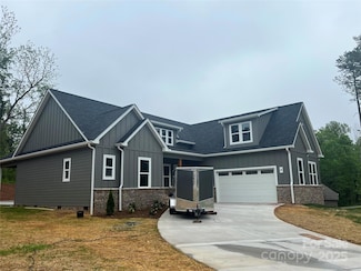 3733 Whitney Dr NE, Hickory, NC 28601
