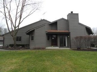 59 Lakewood Cir, Saint Charles, IL 60174