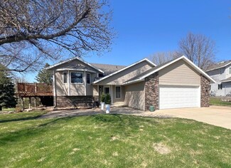 2210 9th Ave SE, Willmar, MN 56201