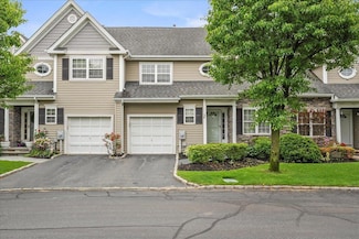 75 Paddington Cir, Smithtown, NY 11787