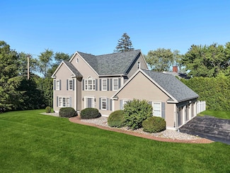 3 Playhouse Cir, Hampton, NH 03842