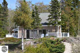 14659 N Cathead Bay Dr, Northport, MI 49670