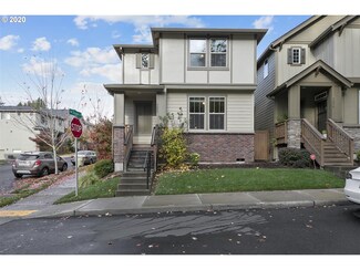 9248 SW Chopin Ln, Portland, OR 97225