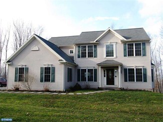 40 Hillview Rd, Morgantown, PA 19543