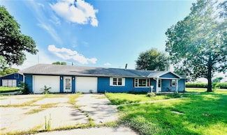 606 Oak St, Wathena, KS 66090