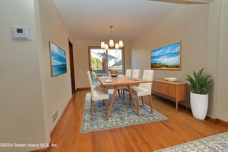 31 Bryant Ave, Staten Island, NY 10306