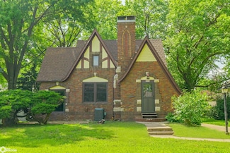 2119 Summer St, Burlington, IA 52601