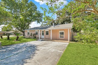 740 Willowbrook Dr, Gretna, LA 70056