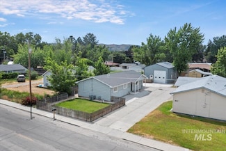 807 B E Locust St, Emmett, ID 83617
