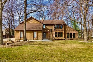396 Greenbriar Dr, Avon Lake, OH 44012