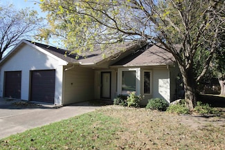 306 Emerald Dr, Arnolds Park, IA 51331