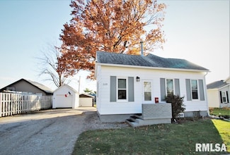 225 W Durant St, Walcott, IA 52773