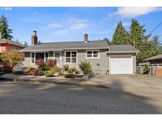 743 N 9th St, Coos Bay, OR 97420