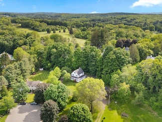 25 Park St, Southborough, MA 01772