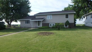 406 Blaine St, Dysart, IA 52224