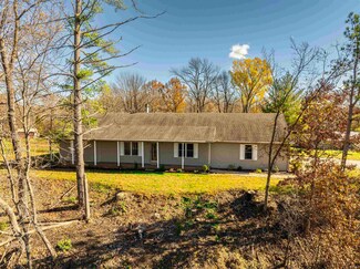 822 S Pelzer Rd, Boonville, IN 47601