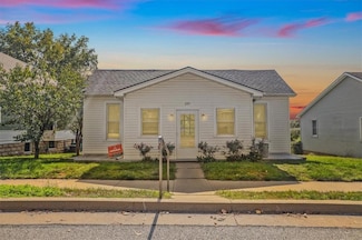 205 High St, Platte City, MO 64079