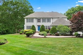 41 Leeward Ln, Groton, CT 06340